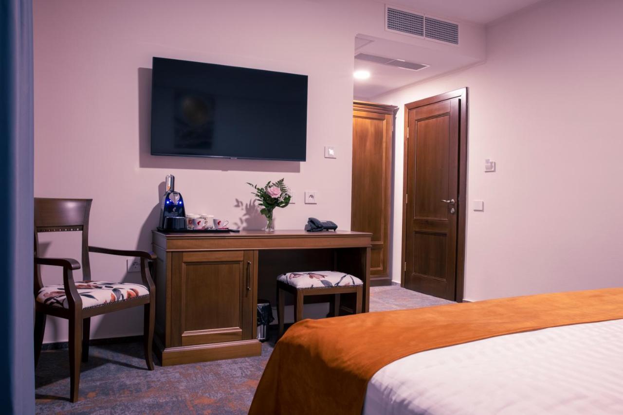 Hotel Aura Unirii Alba Iulia Exterior photo