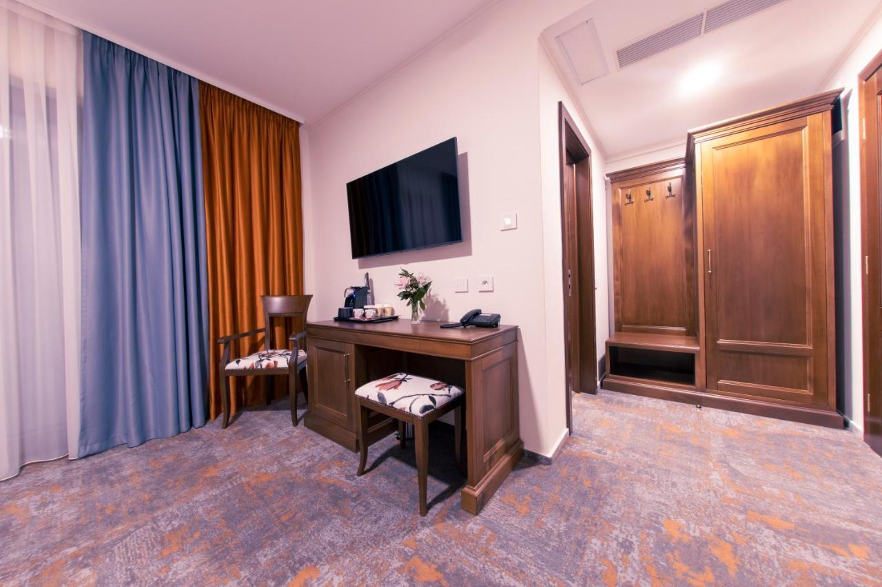 Hotel Aura Unirii Alba Iulia Exterior photo