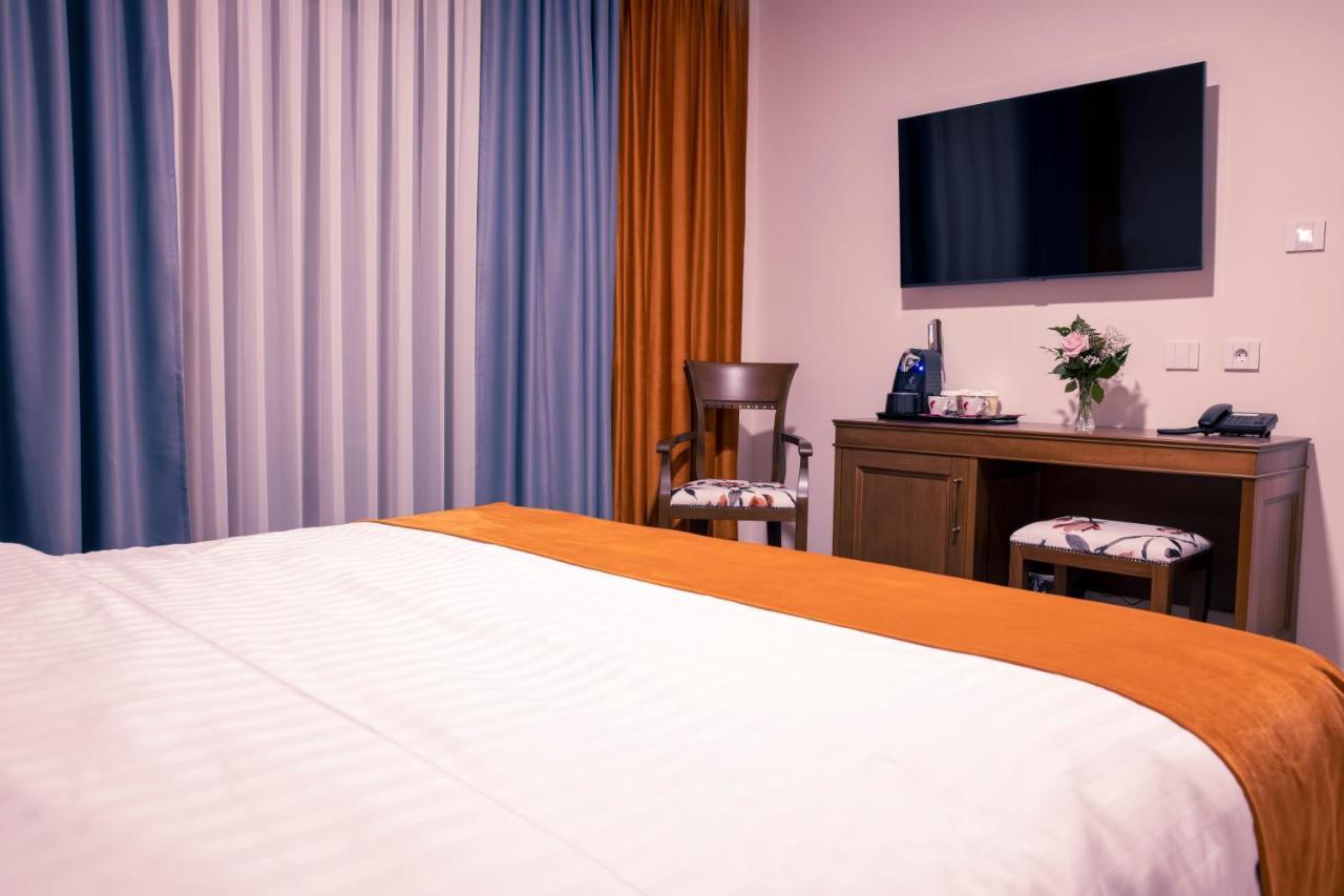 Hotel Aura Unirii Alba Iulia Exterior photo